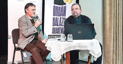 Középpontban a székely szimbólumok